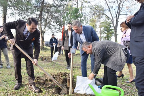 KAHYALI İLKOKULU VE ORTAOKULU FİDAN DİKİM ETKİNLİĞİ